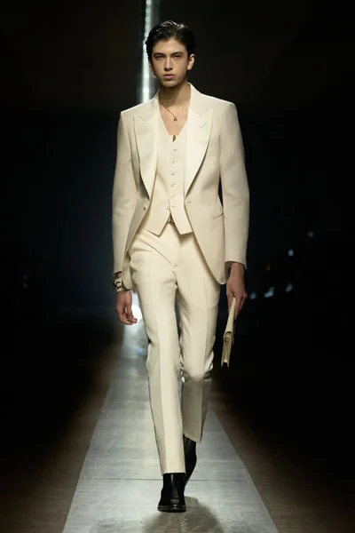 Look 22